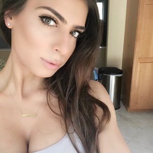 Meet your Posher, Danielle